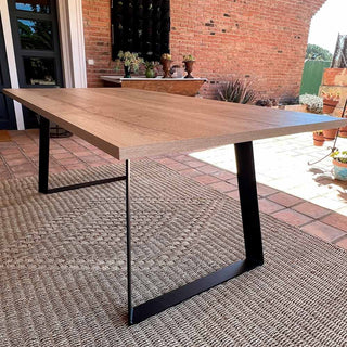 Mesa de comedor 'Trapecio inclinado'